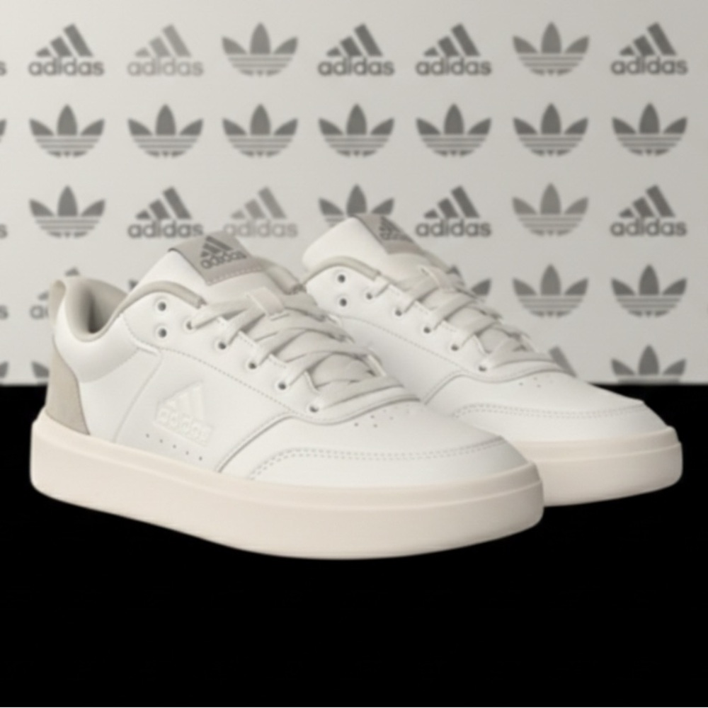 New authentic Adidas men’s signature designer sneakers sz 7.5 Display
